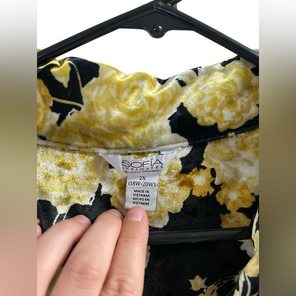 Sofia intimates long sleeve black and gold floral pajama set - Picture 4 of 7